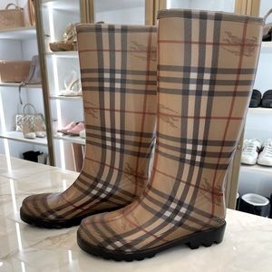 Burberry Haymarket Novacheck Plaid Rubber Rainboots, Size 37.